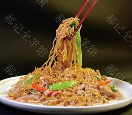 Stir-Fried Instant Noodles with Shredded Meat